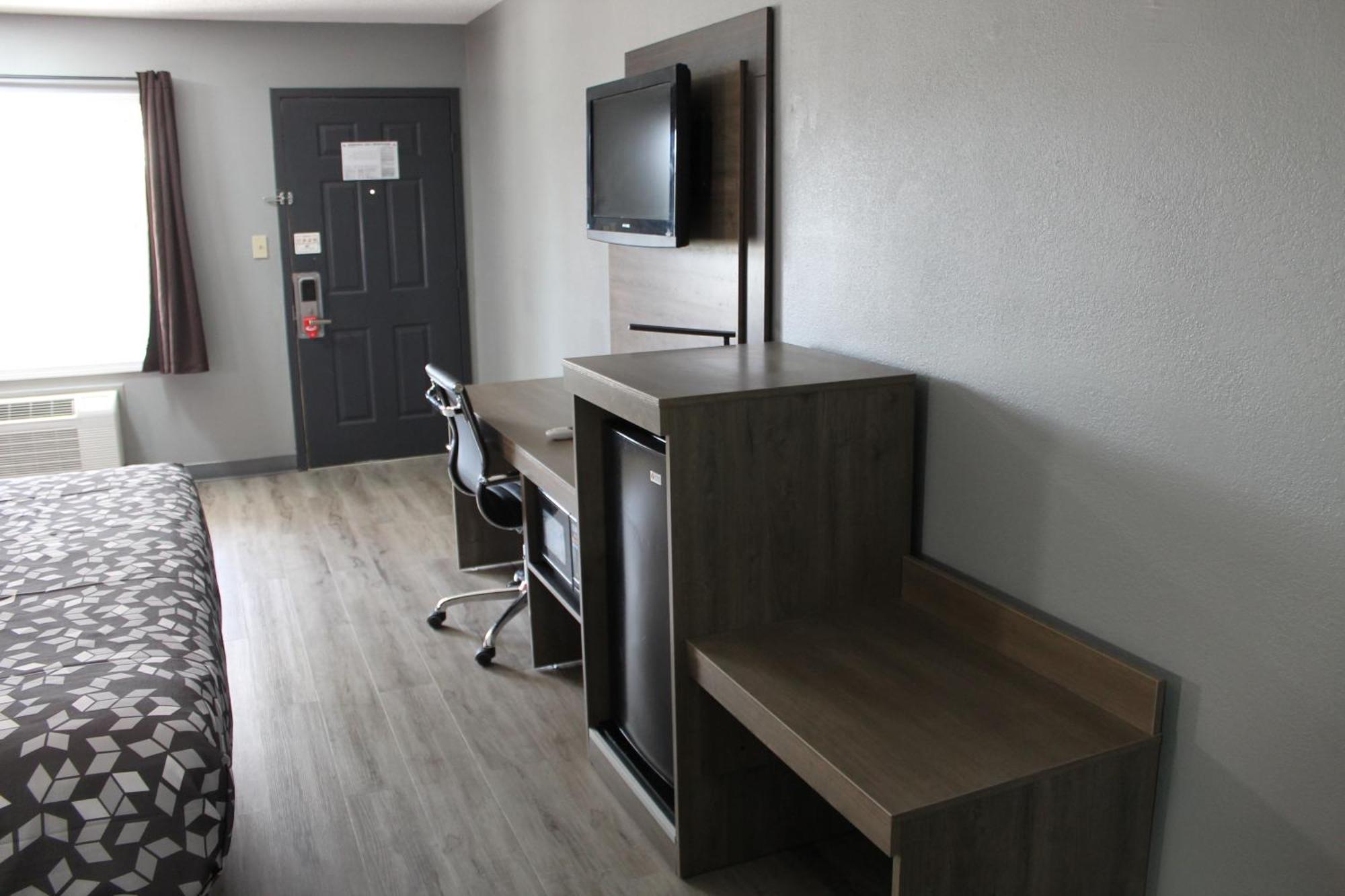Econo Hotel