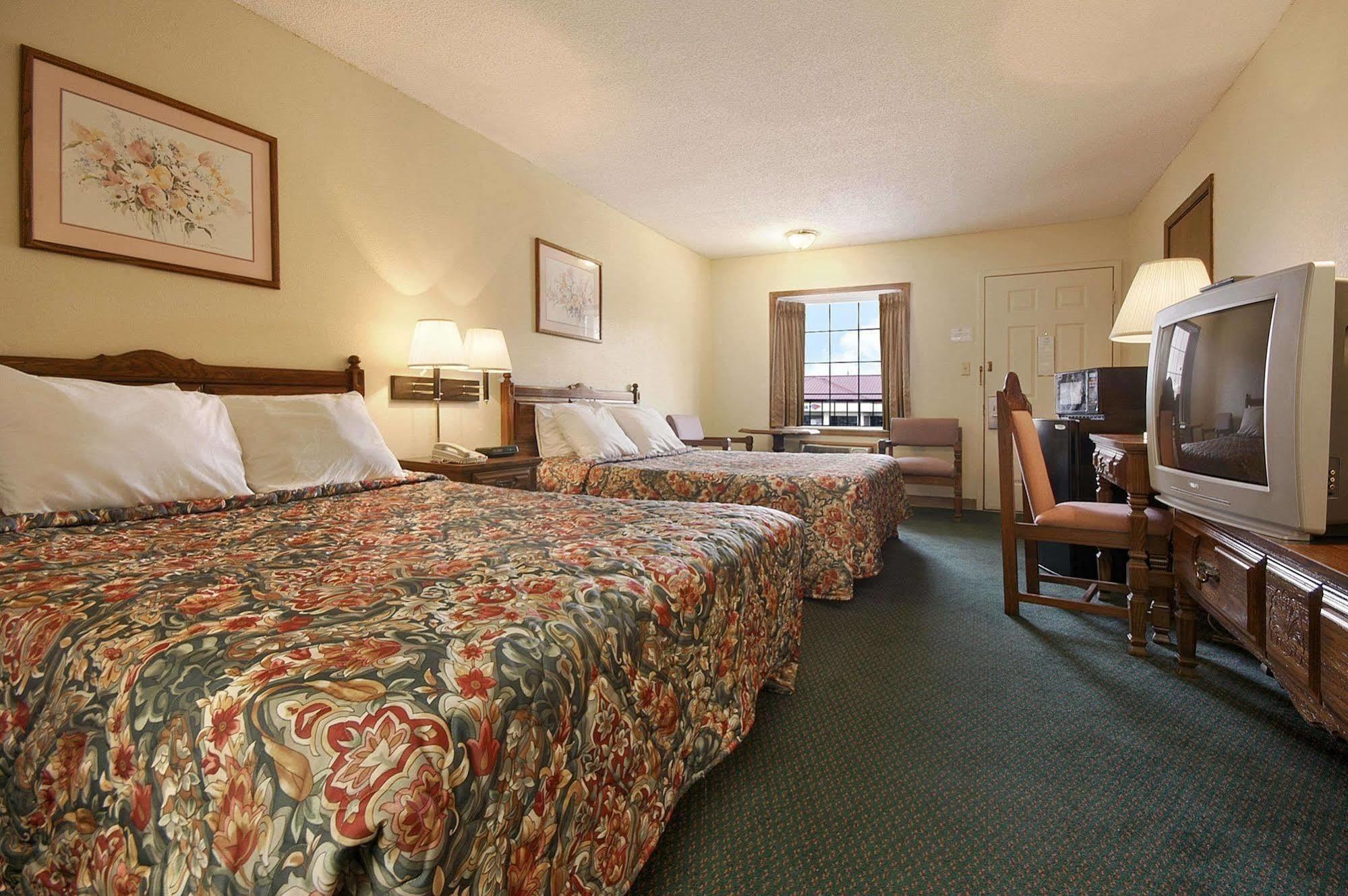 Econo Hotel 3*